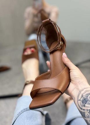 Трендові жіночі босоніжки із натуральної шкіри на шпильці 😍