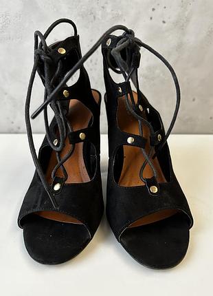 Туфлі для танців хілс