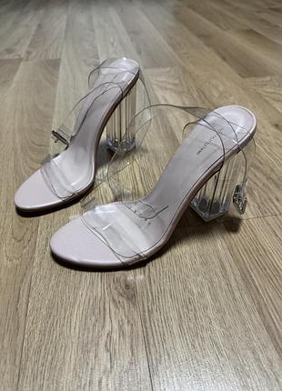 Босоніжки нові від prettylittlething2 фото