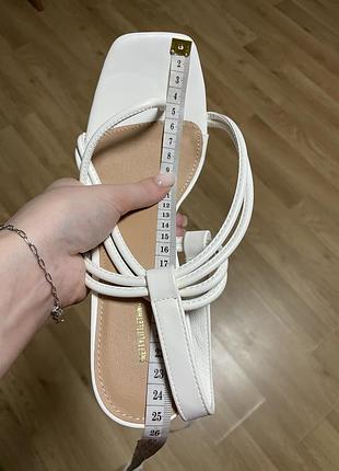 Розпродаж! босоніжки нові від prettylittlething5 фото
