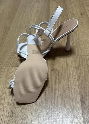 Розпродаж! босоніжки нові від prettylittlething4 фото