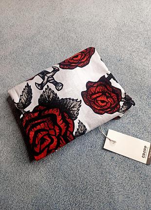 Футболка со сплошным принтом роз