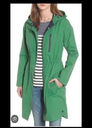 Водонепроницаемая куртка бренда barbour