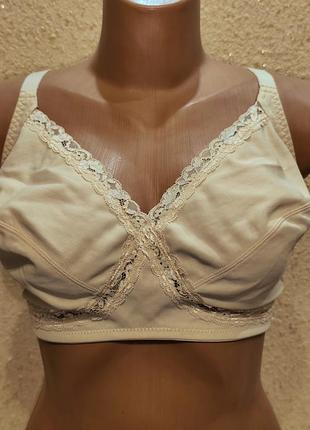 Красивый бюстгальтер мягкий без косточек uk42dd eur95dd