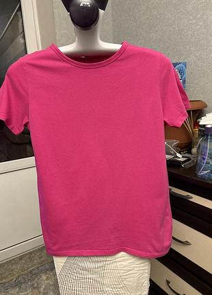 Розовая футболка