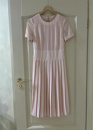 Ніжно рожеве плаття