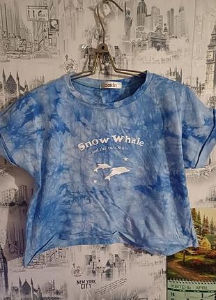 Футболка-топ укороченная синяя с дельфинами