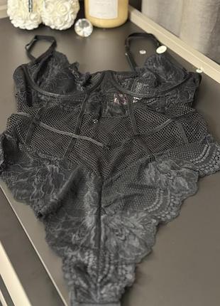 Красивий мереживний боді hunkemoller