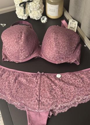 Красивий мереживний комплект hunkemoller