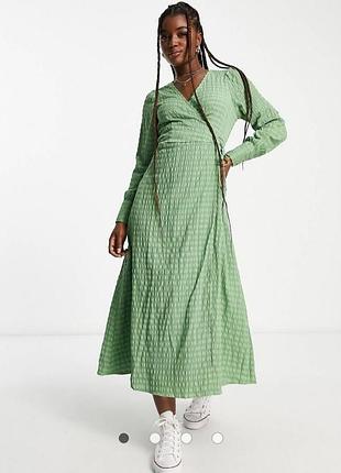 Стильное платье на запах