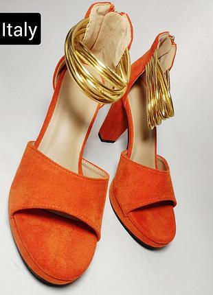 Туфли женские босоножки на высоком каблуке кораллового цвета от бренда italy 36
