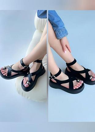 Босоніжки чорні з переплетінням через палець з металевою фурнітурою еко шкіряні замшеві 36179 36180