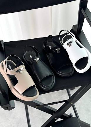 Стильні жіночі босоніжки у чорному, білому та бежевому кольорі 🤩🤩🤩