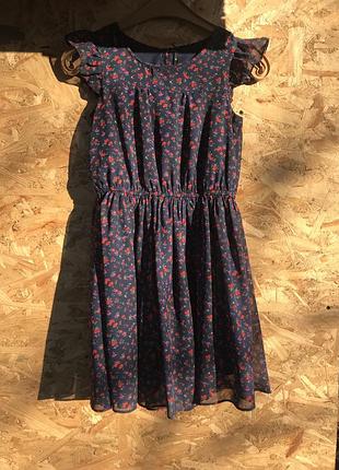 Плаття з квітковим принтом