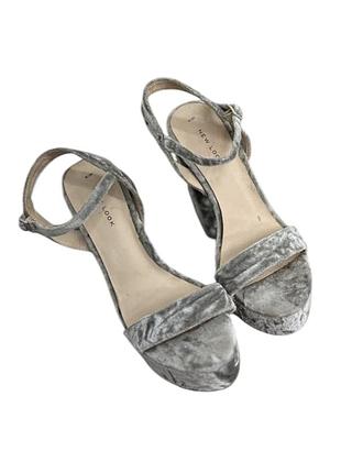 Босоніжки new look  39 розміру, дуже гарного кольору