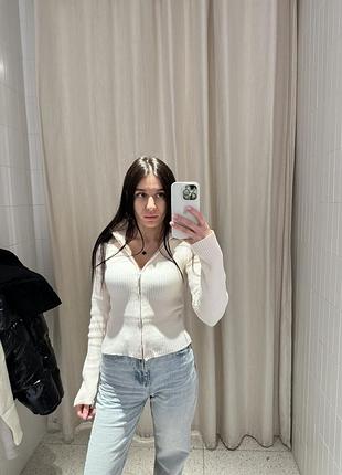 Кофта на молнії молочного кольору