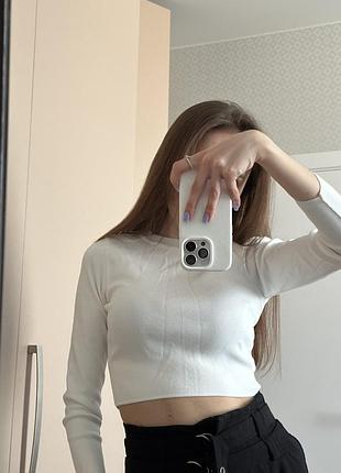 Білий топ з довгим рукавом