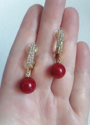 Сережки з червоними перлами