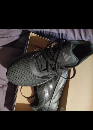 Кросівки adidas.
