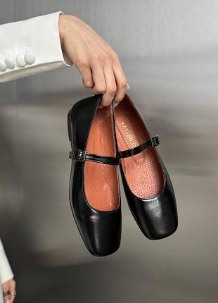 Найтрендовіші чорні глянцеві балетки з квадратним носиком