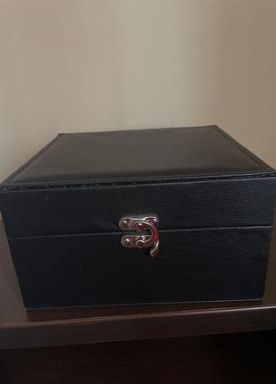 Скринька для прикрас