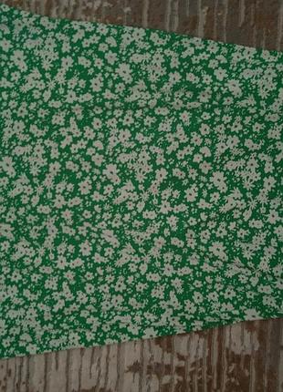 Юбка женская зеленого цвета с белыми цветочками. sinsay, размер м