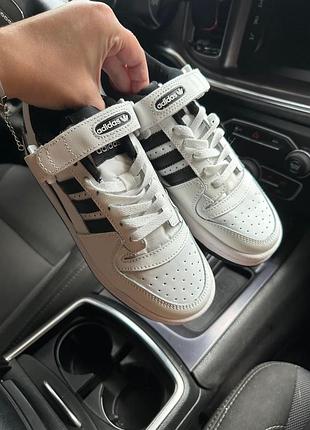 Жіночі кросівки adidas forum black white v2