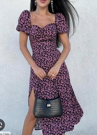 Плаття з розрізом