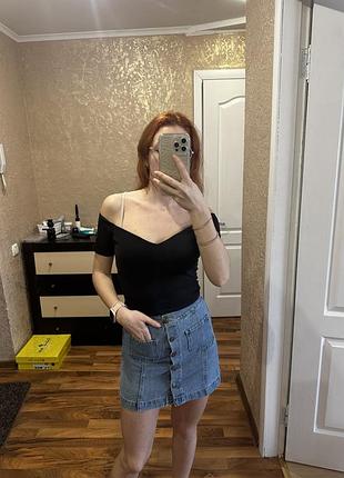 Футболка чорна