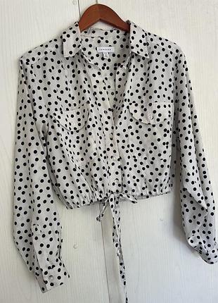 Укороченная рубашка, блузка в горошек