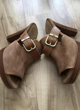 Шкіряні сабо, босоніжки ugg. оригінал