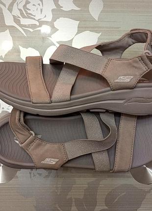 Женские босоножки