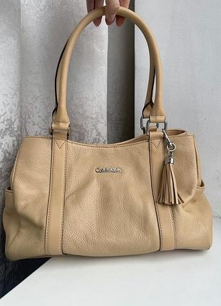 Кожаная сумка calvin klein оригинал, базовая, минималистичная, бежевая, премиум5 фото