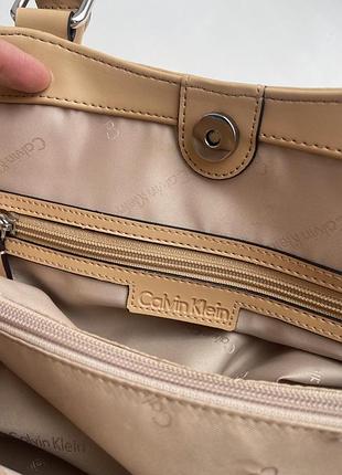 Кожаная сумка calvin klein оригинал, базовая, минималистичная, бежевая, премиум6 фото