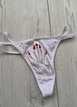 Білі стрінги