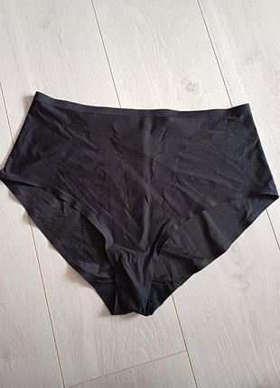 Безшовні коректіруючі труси triumph