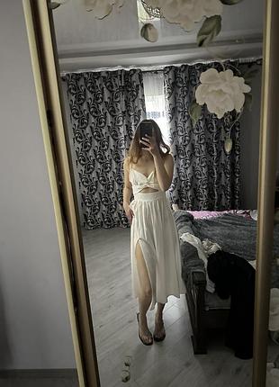 Біла сукня плаття