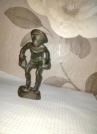 Статуэтка из бронзы "вратарь", времён ссср.