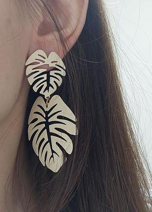 Сережки бежеві масивні в формі листя bs019 біжутерія