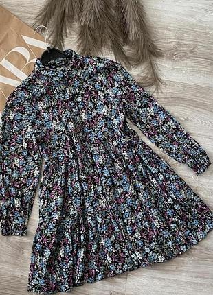 Плаття у квітковий принт zara