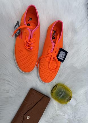 Яркие кеды fila
