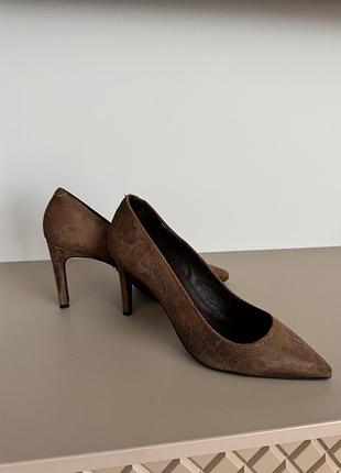 Нарядні іспанські шкіряні туфлі лодочки