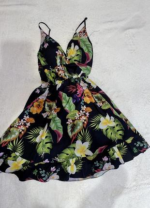 Сукня з корсетом пуш ап на брітелях літня в квіти кльош  волани італія