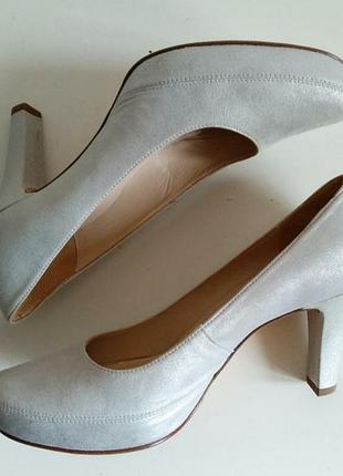 Женские кожаные туфли unisa с серебристым напылением размер 39