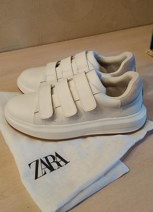 Кроссовки для девочки zara