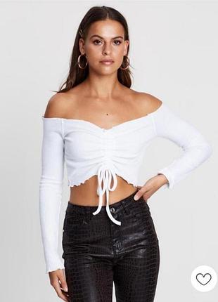 Zebra лонгслів кроп топ молочного кольору у рубчик
zara mango bershka pull bear reserved h&m