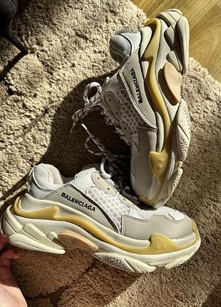 Кросівки balenciaga triple s white/gray 38 розмір