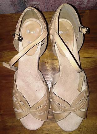 Кожаные босоножки