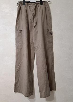 Коттоновые брюки хаки с карманами по бокам