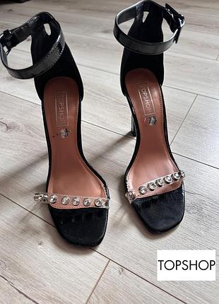 Лакированные босоножки со стразами на высоком каблуке topshop
